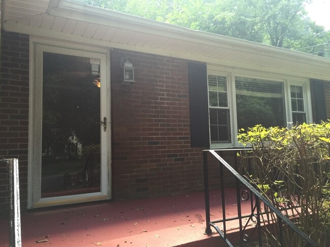 228 W Hillcrest Dr in Greenville, SC - Building Photo - Building Photo