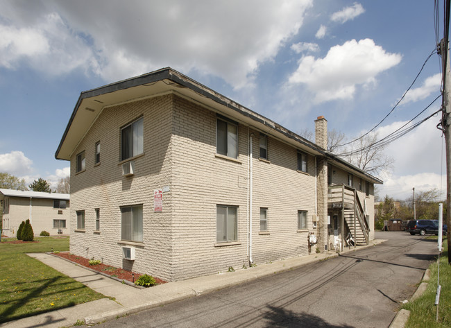 John Hix Apartments in Wayne, MI - Foto de edificio - Building Photo