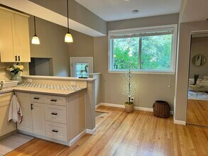 760 La Mesa Dr in Menlo Park, CA - Building Photo - Building Photo