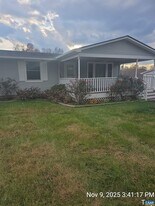 912 Hunters Lodge Rd in Troy, VA - Building Photo