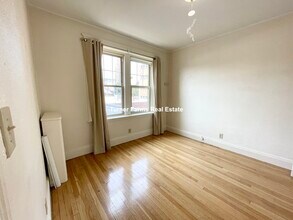14 Alton Pl, Unit 3 in Brookline, MA - Foto de edificio - Building Photo