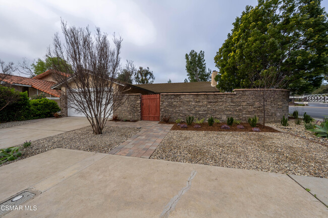 30896 Janlor Dr in Westlake Village, CA - Building Photo - Building Photo