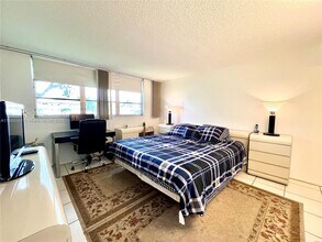 671 S Hollybrook Dr in Pembroke Pines, FL - Building Photo - Building Photo