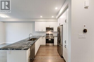 744 Maverick Cres in Ottawa, ON - Building Photo - Building Photo