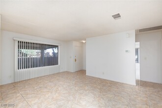 5044 Village Dr in Las Vegas, NV - Building Photo - Building Photo