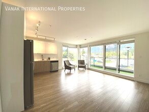 Modern 2 Bed, 2 Bath Condo in the Heart of in Squamish, BC - Building Photo - Building Photo