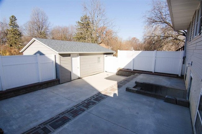 1003 Olive St in Cedar Falls, IA - Building Photo - Building Photo