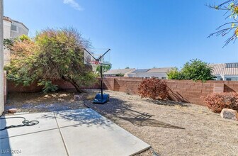 2345 Silver Crew Pass in Henderson, NV - Building Photo - Building Photo