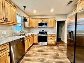 213 Palmer St in Kerrville, TX - Building Photo - Building Photo