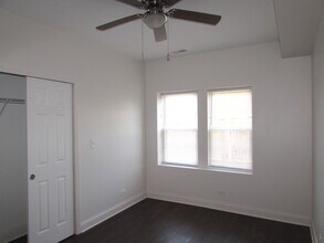 8246 S Racine Ave-Unit -2D in Chicago, IL - Foto de edificio - Building Photo
