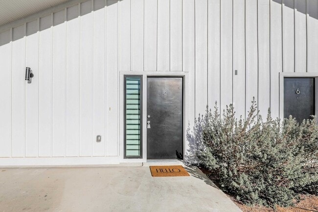 3911 Casa Blanca Lake Rd in Laredo, TX - Foto de edificio - Building Photo