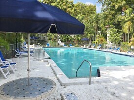 5545 SW 80th St in Miami, FL - Building Photo