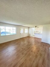 682 W Hemlock St in Port Hueneme, CA - Building Photo - Building Photo
