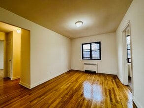 135 Washington Ave, Unit top floor in Rutherford, NJ - Foto de edificio - Building Photo