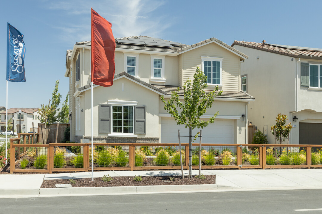 Coronado at Delta Shores in Sacramento, CA - Building Photo