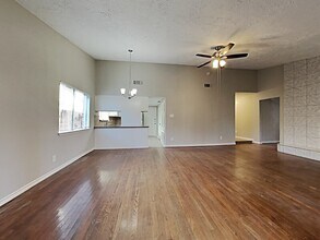 8615 Riverside Walk Ln in Houston, TX - Building Photo - Building Photo