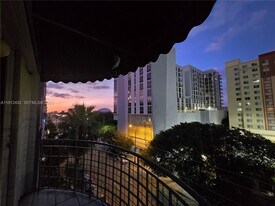 546 SW 1st St in Miami, FL - Building Photo
