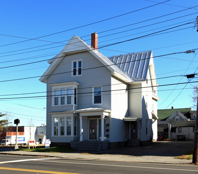 49 Elm St in Waterville, ME - Foto de edificio - Building Photo