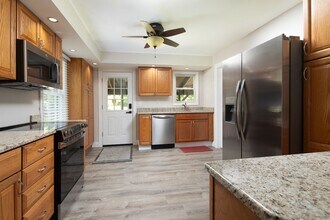 11 Reservoir Rd in Salisbury, CT - Building Photo - Building Photo