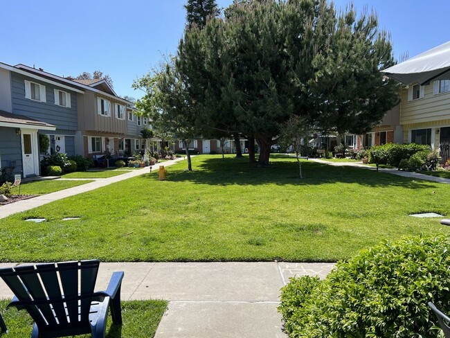 19807 Margate Ln in Huntington Beach, CA - Building Photo - Building Photo