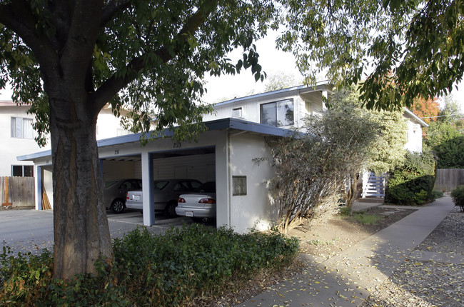 727-733 10th St in Davis, CA - Building Photo - Building Photo