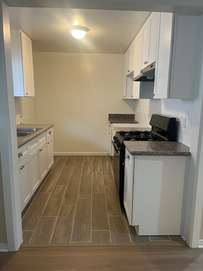 14149 Vanowen St, Unit 5 in Valley Glen, CA - Building Photo - Building Photo