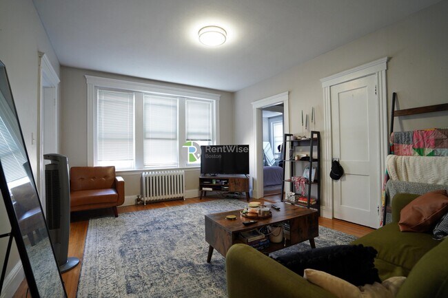 40 Quint Ave in Boston, MA - Foto de edificio - Building Photo