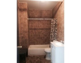 1840-1846 Acushnet Ave in New Bedford, MA - Foto de edificio - Interior Photo