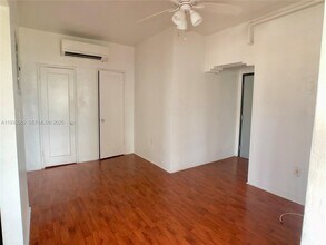 901 Collins Ave in Miami Beach, FL - Building Photo - Building Photo