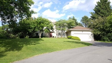 552 Mendon Rd in Pittsford, NY - Building Photo - Building Photo