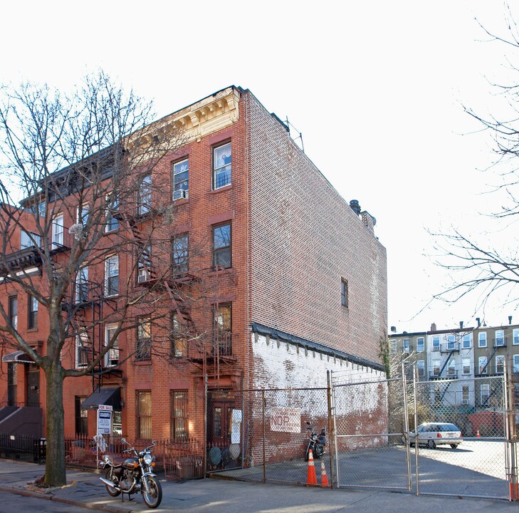 74 Douglass St in Brooklyn, NY - Building Photo