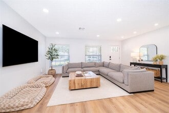 2426 Whitehall Cir in Winter Park, FL - Building Photo - Building Photo