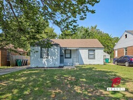 2101 NE 17th St in Oklahoma City, OK - Building Photo