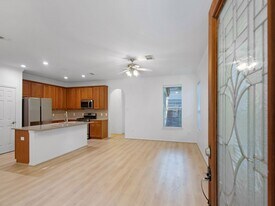 22 Pine Needle Pl in The Woodlands, TX - Building Photo