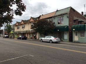 701-711 W Wyoming Ave in Lockland, OH - Building Photo - Building Photo