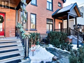 339 Wellesley St E in Toronto, ON - Building Photo - Building Photo