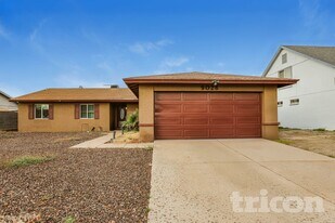 9026 N 64th Dr in Glendale, AZ - Building Photo