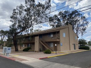 Jerrie Street Apartments in Tucson, AZ - Foto de edificio - Building Photo