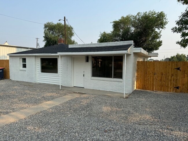 1211 Blue Lakes Cir in Twin Falls, ID - Building Photo - Building Photo