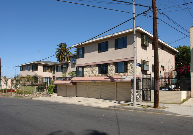 4425 Maplewood Ave in Los Angeles, CA - Building Photo - Building Photo