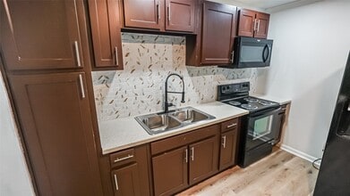 4802 Scenic Dr in Houston, TX - Building Photo - Building Photo