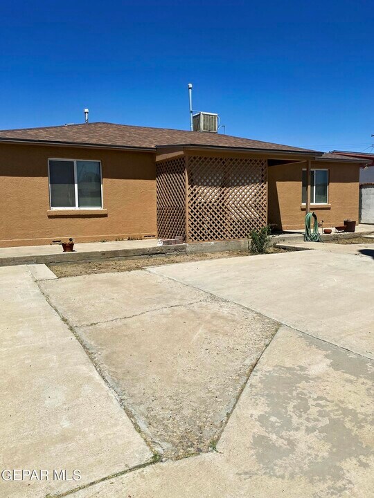 7623 Corozal Dr in El Paso, TX - Building Photo