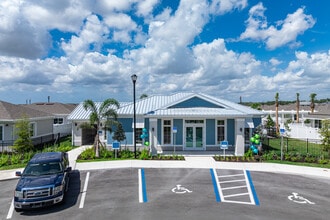 Villas at Gulf Coast in Ft. Myers, FL - Foto de edificio - Building Photo