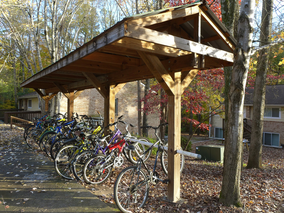 Beautiful 4, 5, and 6 Bedroom Duplexes!! in Chapel Hill, NC - Foto de edificio