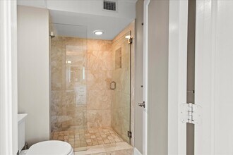 1890 S Ocean Dr in Hallandale Beach, FL - Building Photo - Building Photo