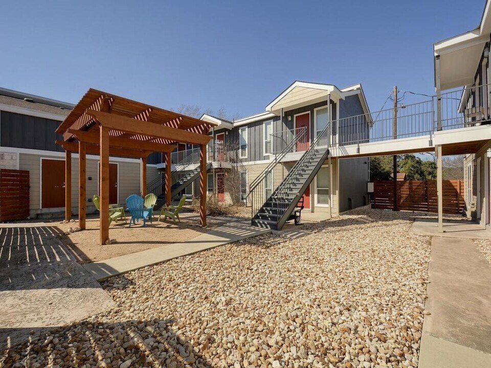 2512 Durwood St in Austin, TX - Building Photo