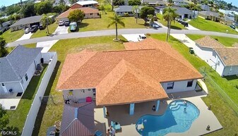 1319 SW 10th Pl in Cape Coral, FL - Building Photo