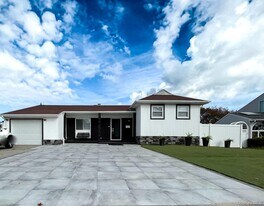 1 Summer Ln in Amityville, NY - Building Photo