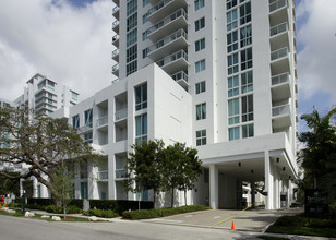 Terrazas River Park Village Apartments in Miami, FL - Foto de edificio - Building Photo