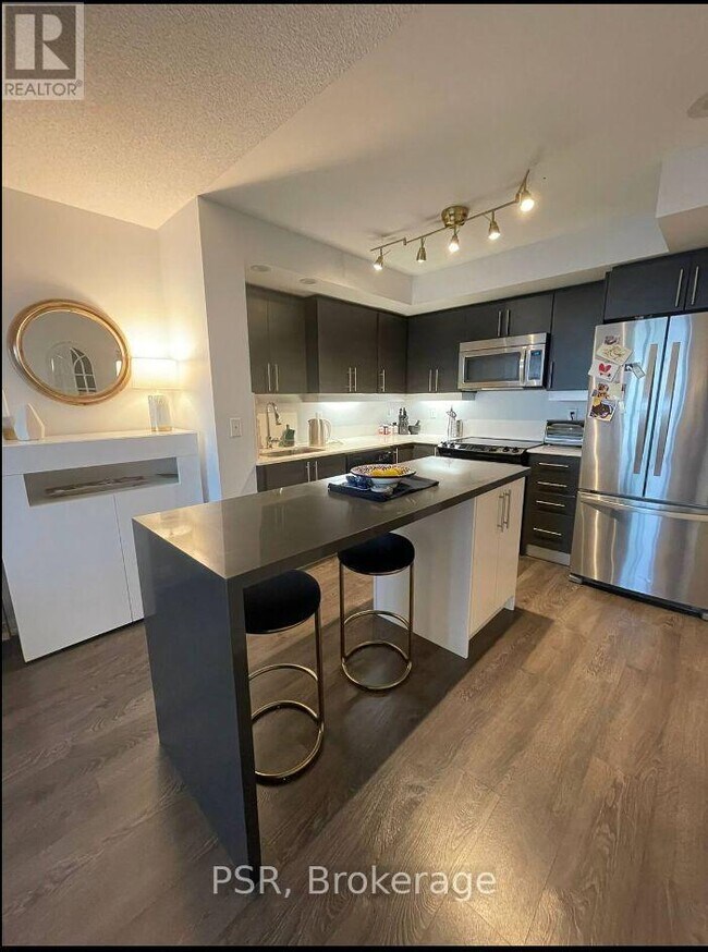 85-985 E Liberty St in Toronto, ON - Building Photo - Building Photo